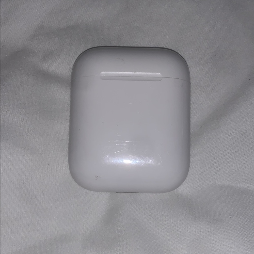Generation 1 Apple AirPod case